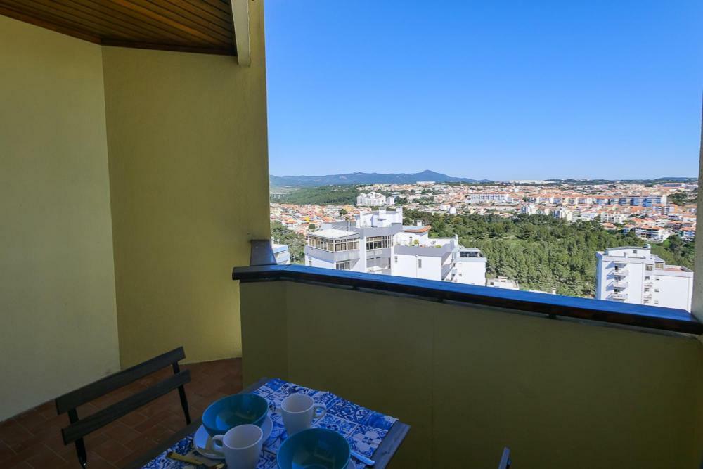 Cozy Studio With Balcony And Beautiful View Lägenhet Cascais Exteriör bild